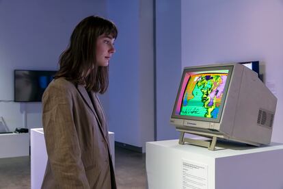 'Sin nombre (Autorretrato)' , uno de los activos digitales de Warhol creado en 1985, se ha subastado en Christie's por el equivalente a 461.000 euros. En la imagen, durante una muestra de 2019.