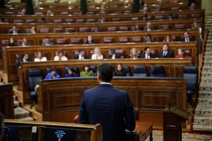 El presidente del Gobierno, Pedro Sánchez, en su escaño el martes en el Congreso.