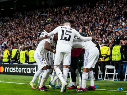Los jugadores del Real Madrid celebran un tanto contra el Chelsea en esta edición de la Champions.