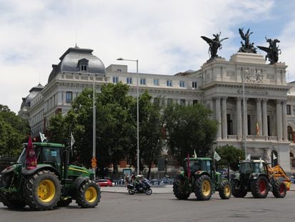 Protesta de agricultores a las puertas del Ministerio de Agricultura, en julio de 2021 en Madrid.