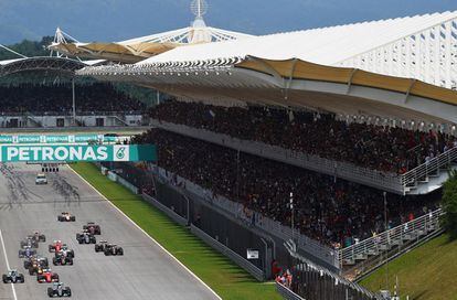 Imagen cenital del momento de la salida del Gran Premio de Malasia en Sepang