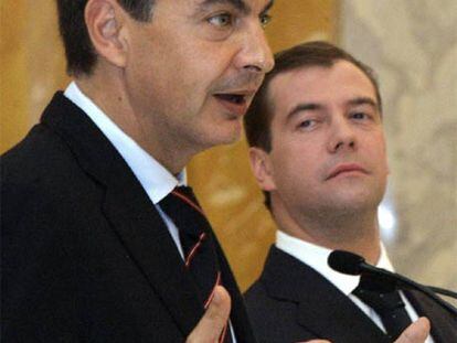 José Luis Rodríguez Zapatero (izquierda) y Dimitri Medvédev.