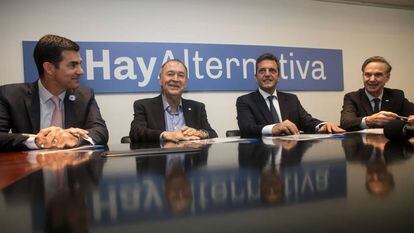 Juan Manuel Urtubey (izq.), Juan Schiaretti, Sergio Massa y Miguel Angel Pichetto, durante la reunión de Alternativa Federal realizada el miércoles en Buenos Aires