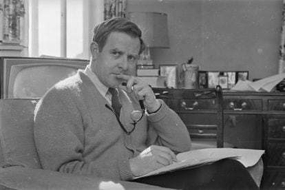 El escritor británico John Le Carré, en 1965.