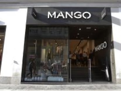 Fachada de una tienda de la firma de ropa Mango en Madrid. EFE/Archivo