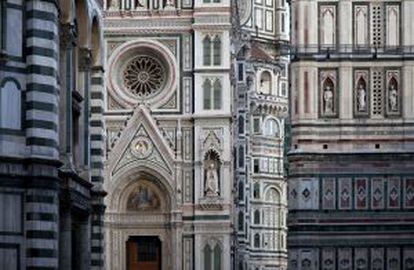 Fachada de la Basílica de Santa María de las Flores, en el Duomo de Florencia (Italia).