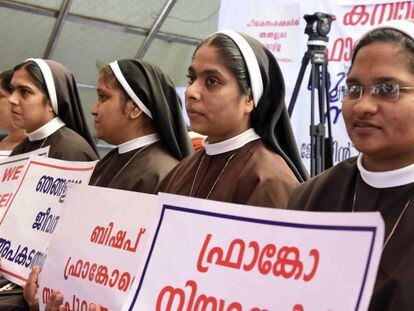 Monjas católicas piden, el 12 de septiembre, la dtención del obispo de Mulakkal por abusar de una compañera.