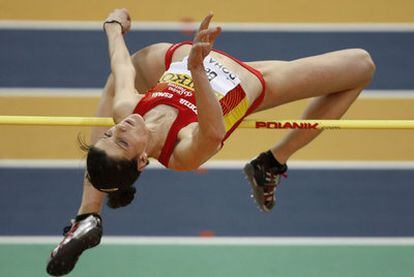 Ruth Beitia, en uno de sus saltos en Doha.