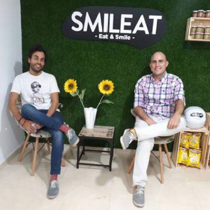 Alberto Jiménez, a la izquierda, y Javier Quintana, a la derecha, fundadores de la 'startup' Smileat.