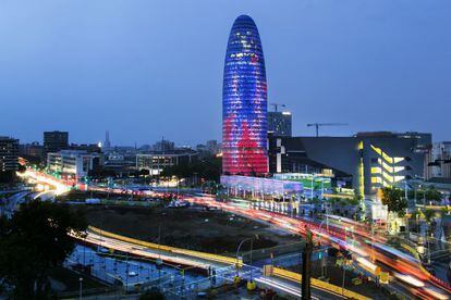 La torre Agbar de Barcelona, antiga seu d'Aigües de Barcelona, el soci majoritari de la qual, Suez, ha portat la seu fiscal a Madrid.