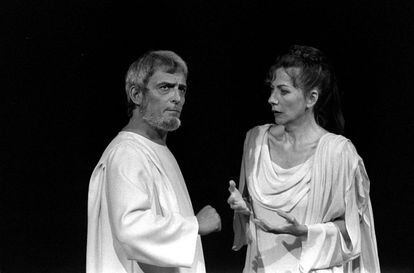 Pepe Sancho i Rosa Novell a la representació de 'Memorias de Adriano', de Marguerite Yourcenar, al Festival Grec de 1998.