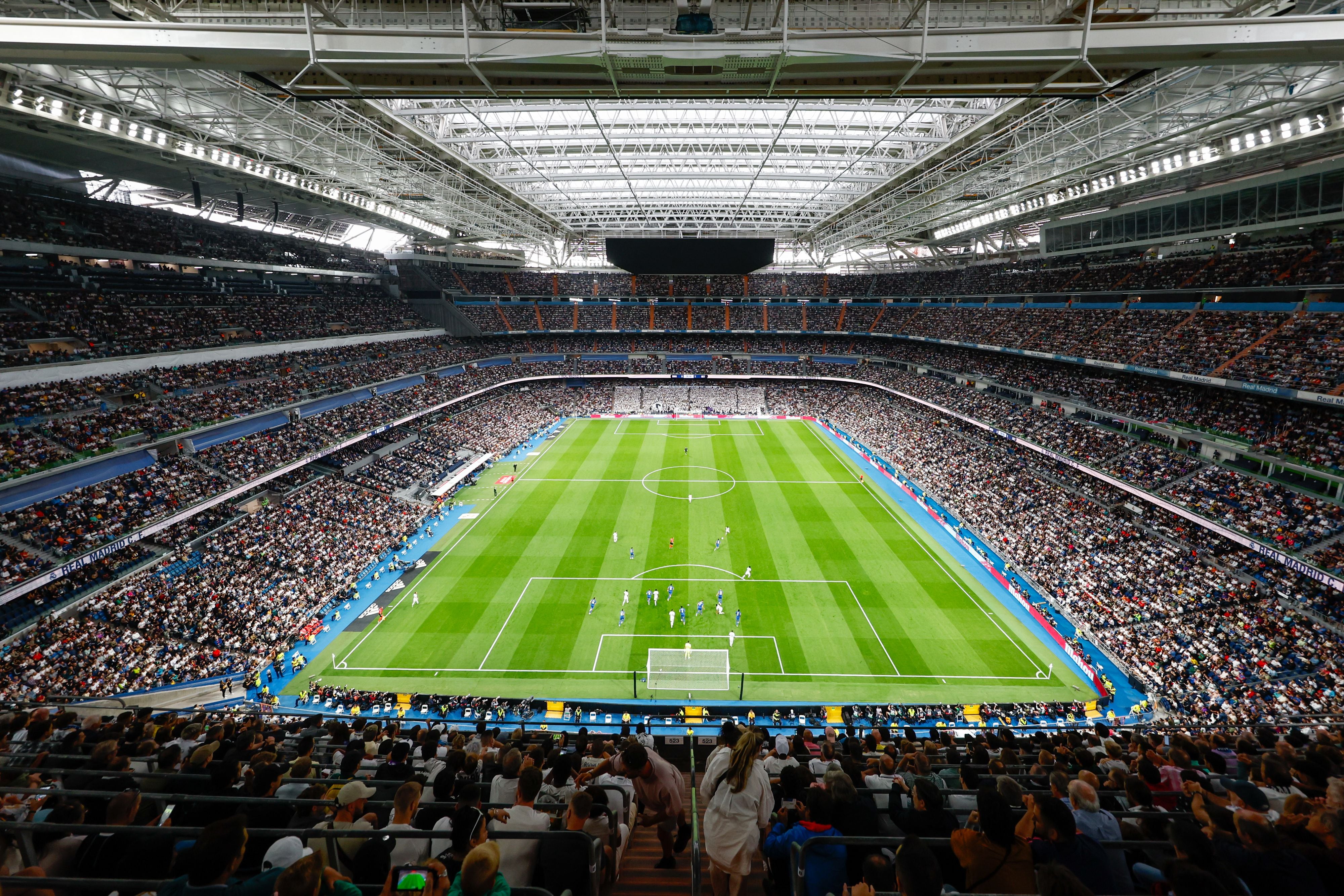 El Estadio Santiago Bernabéu durante un partido de LaLiga.