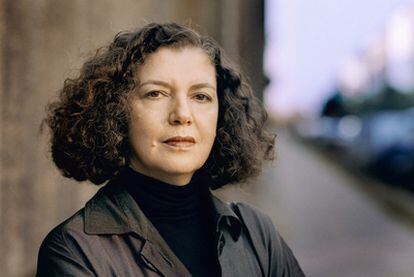 Retrato de Mona Hatoum.