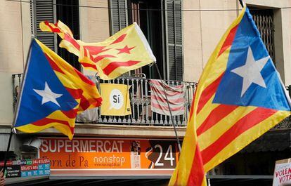 Banderas esteladas, durante la manifestación del jueves de los estudiantes en Barcelona.