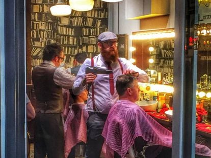La peluquería y barbería Barber Barber, en Barton Arcade (Mánchester).