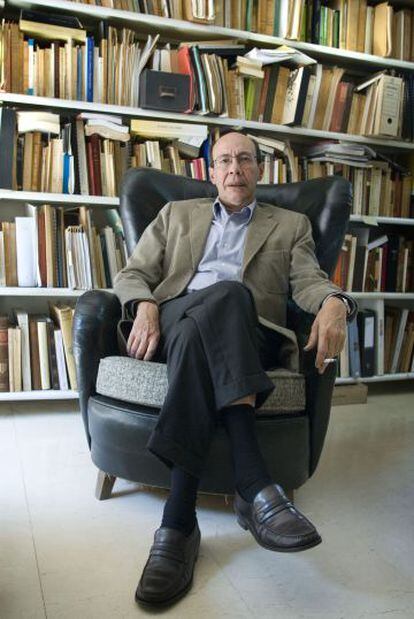 Francisco Rico, catedrático español de Literaturas Hispánicas Medievales en la UAB, fotografiado en su estudio de Sant Cugat.