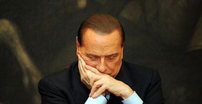 Berlusconi, con gesto serio, el pasado febrero en el Parlamento.