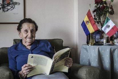 Emiliana Claraco, de 96 años, que llegó en el Sinaia a México, en su domicilio de la capital. 