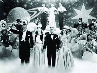 En el alegre musical ‘Adorables estrellas’ (David Butler, 1943), la industria del cine pretendía subir la moral de los soldados en la Segunda Guerra Mundial. No solía ser tan amable con los ídolos que ella misma fabricaba.