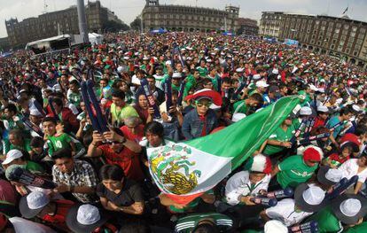 Miles de aficionados asistieron al Zócalo para ver el partido