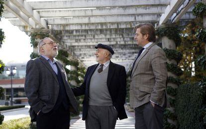 Fernando Savater (i), Carlos García Gual y Javier Goma (d).