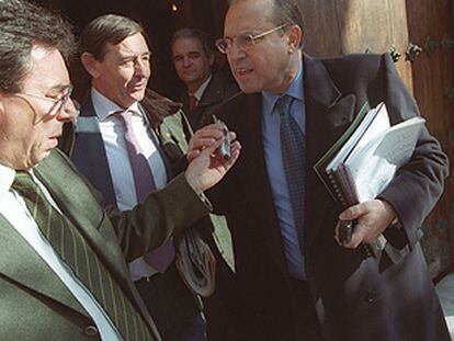 Luis Navarrete, presidente de la Diputación de Sevilla, Enrique García Ledesma, y Alfredo Pérez Cano.