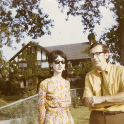 Joyce Carol Oates y su marido, Raymond Smith, en una imagen del archivo personal de la escritora.