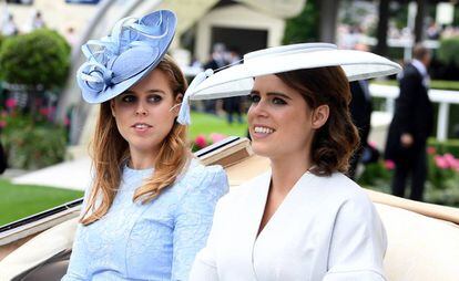 Las princesas Beatriz (izquierda) y Eugenia en las carreras de Ascot, el 19 de junio de 2018