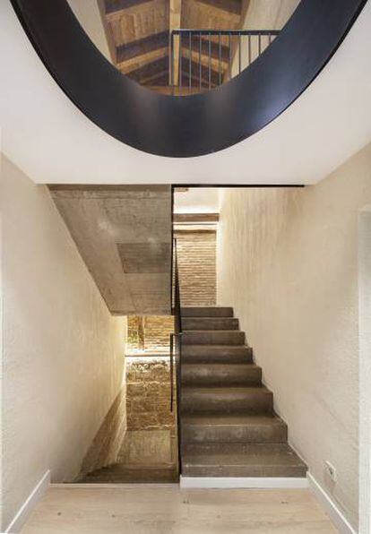 La escalera principal del Palacio Condes de Cirac.