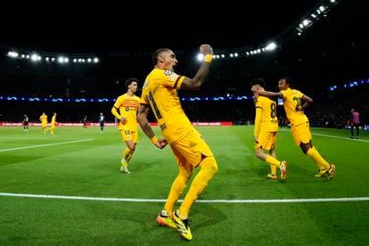 Raphinha after scoring his second goal against Paris Sanint-germain.