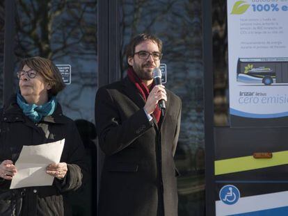 La concejal de Medio Ambiente, In&eacute;s Saban&eacute;s, y el gerente de la EMT, &Aacute;lvaro Fern&aacute;ndez Heredia.