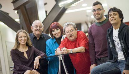 Martha Cantú, gerente comercial del FCE; Benito Taibo, escritor mexicano, Marisol Schulz, directora de la FIL, Paco Ignacio Taibo, escritor mexicano, Eduardo Rabasa y Felipe Rosete, editores de Sexto Piso.