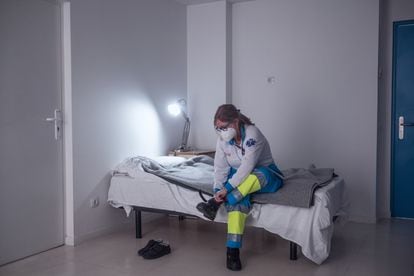 DVD 1086 (12/23/2021) Madrid.  Cristina Fernández, psychologist at Summa 112 in Madrid, in her room at the Marazuela base, Las Rozas health center.