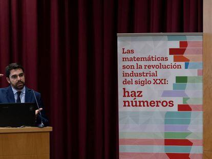 Diego Vizcaíno, en la Universidad de Sevilla durante la presentación del informe sobre el impacto socioeconómico de las Matemáticas.