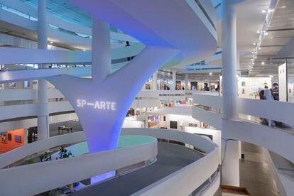 El pabellón Bienal, diseñado por Niemeyer, donde se organiza SP-Arte.