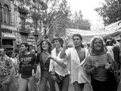 Primera manifestación del orgullo gay, lésbico y transexual en Barcelona, en 1977.