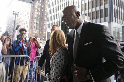 Michael Jordan a su llegada a la corte federal de Chigago este lunes.