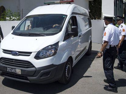 Una furgoneta traslada este viernes en Rabat a los acusados del asesinato de dos turistas nórdicas en las cercanías del Tubkal.