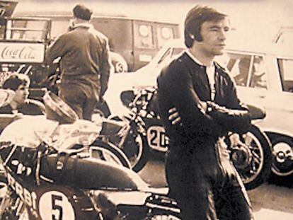 Ángel Nieto, leyenda del motociclismo, durante sus años como piloto.