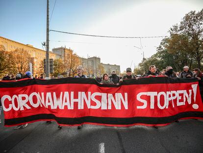 Protesta en Leipzig del movimiento Querdenken, que se opone a las medidas de contención del coronavirus, el 7 de noviembre.