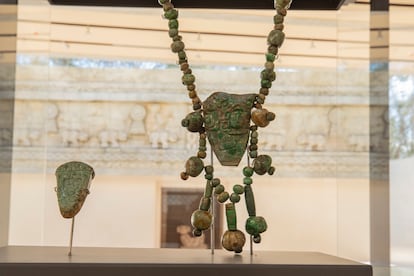 Collar maya que perteneció a un gobernante encontrados en Chichen Itza, Yucatán. 