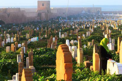 Los cementerios son una de las más bellas expresiones de la cotidianeidad en la ciudad de Salé, en los que la muerte convive con naturalidad y sin pompa con la naturaleza y con la vida.