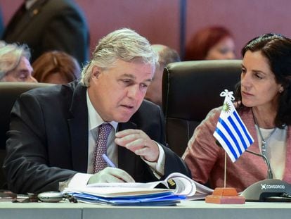 El ministro de Exteriores de Uruguay, Francisco Bustillo, participa de la reunión de cancilleres del Mercosur, el 20 de julio de 2022 en Asunción.