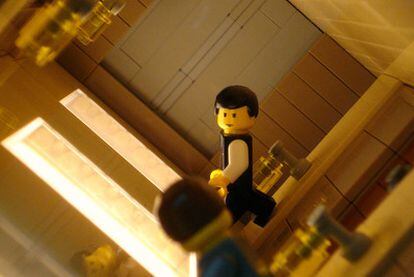 Reinterpretación de Alex Eylar de la película <i>Origen</i>, hecha con piezas de Lego.