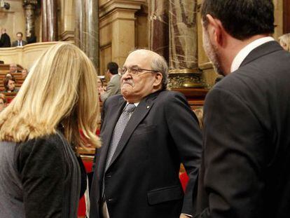 Andreu Mas-Colell, consejero de Economia, junto a la vicepresidenta Joana Ortega y el consejero Ramon Espadaler en un momento del pleno.