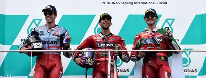 Márquez, Bastianini y Bagnaia en el podio del GP de Malasia.