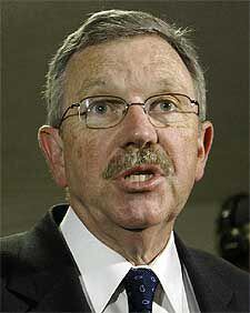 David Kay, que será sustituido por Charles Duelfer, en una imagen de octubre de 2003.