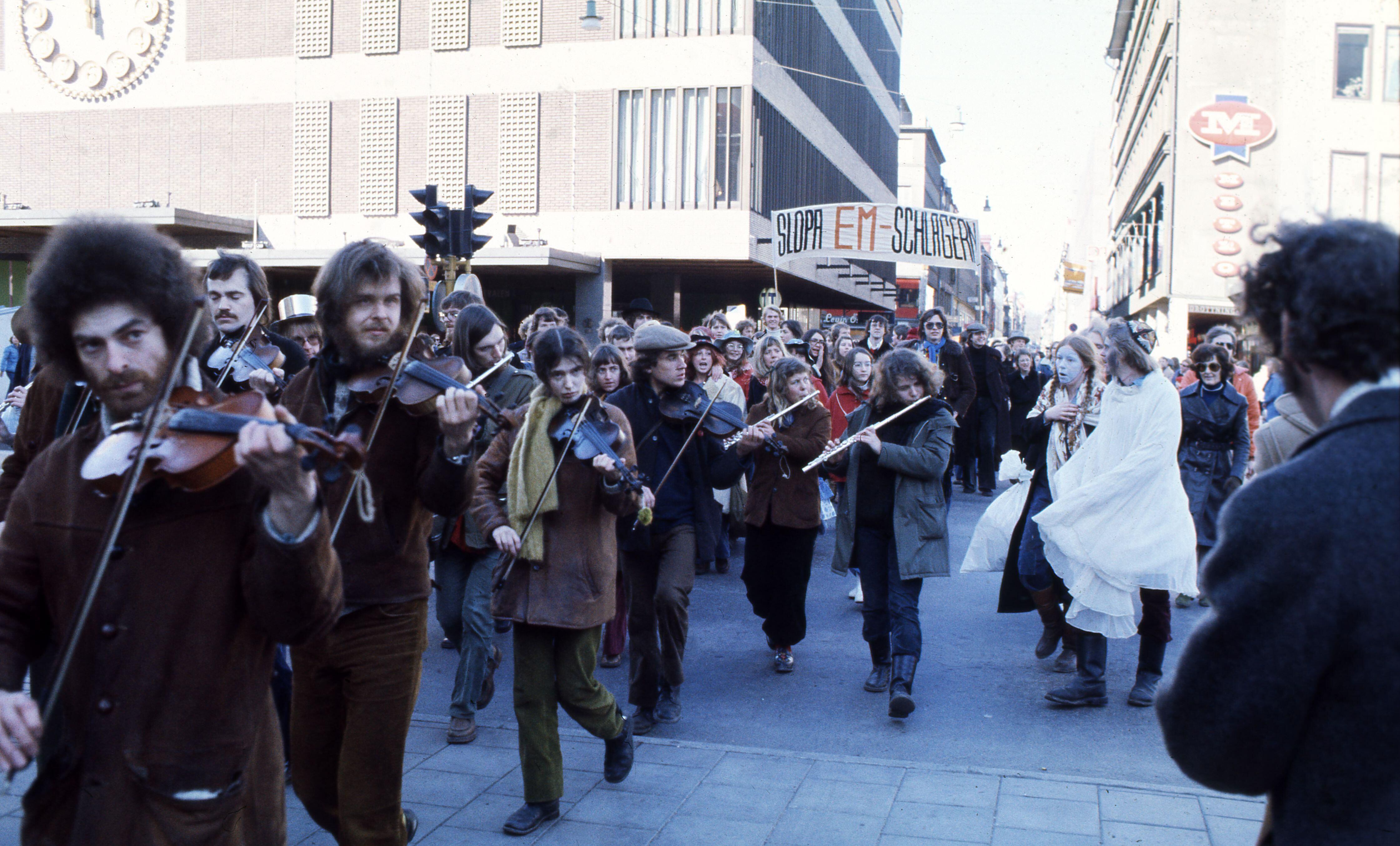 Cuando los suecos se manifestaron contra Abba y la prensa los declaró “el enemigo”