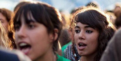 Manifestantes en la Puerta del Sol de Madrid.