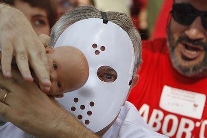 Manifestación antiabortista en Sevilla, ante un congreso sobre interrupción del embarazo.